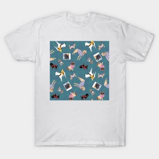 Animals on vacation on blue T-Shirt